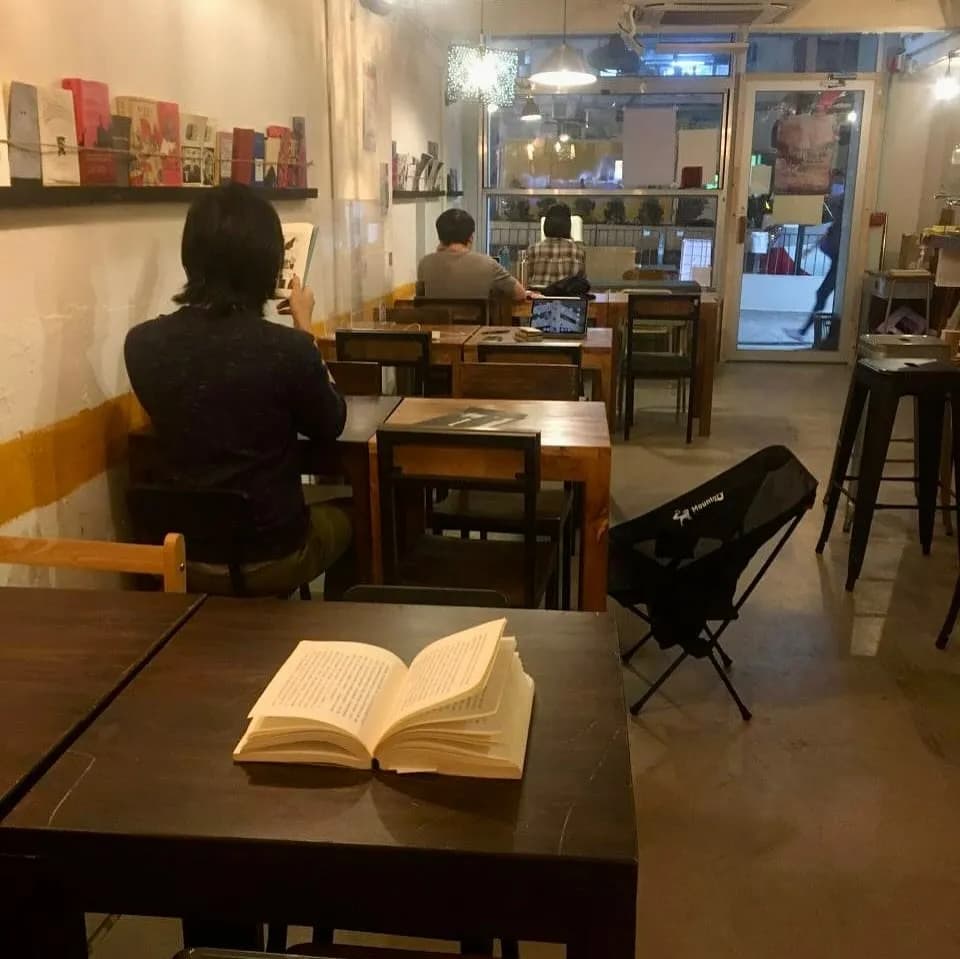 黑窗里