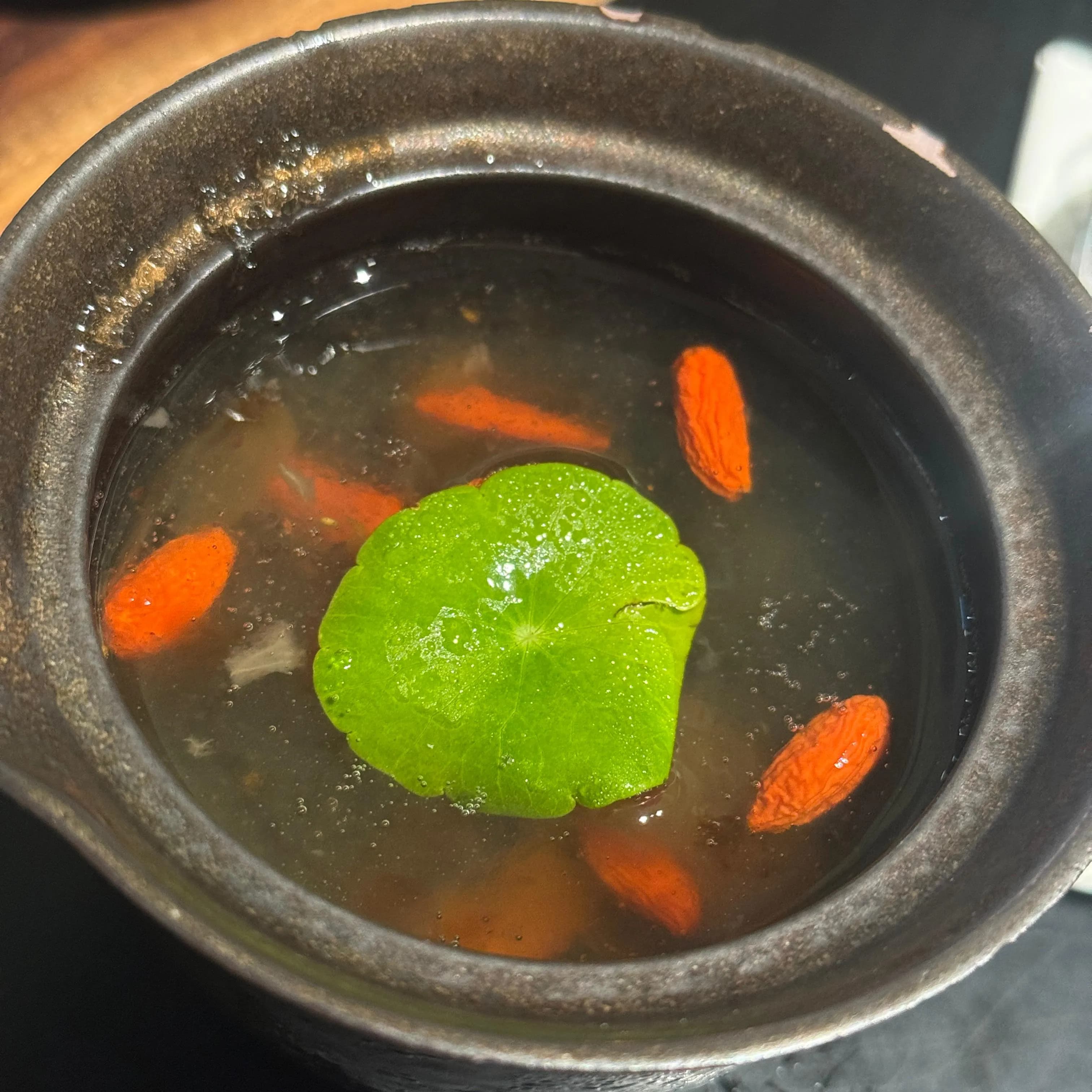 素某