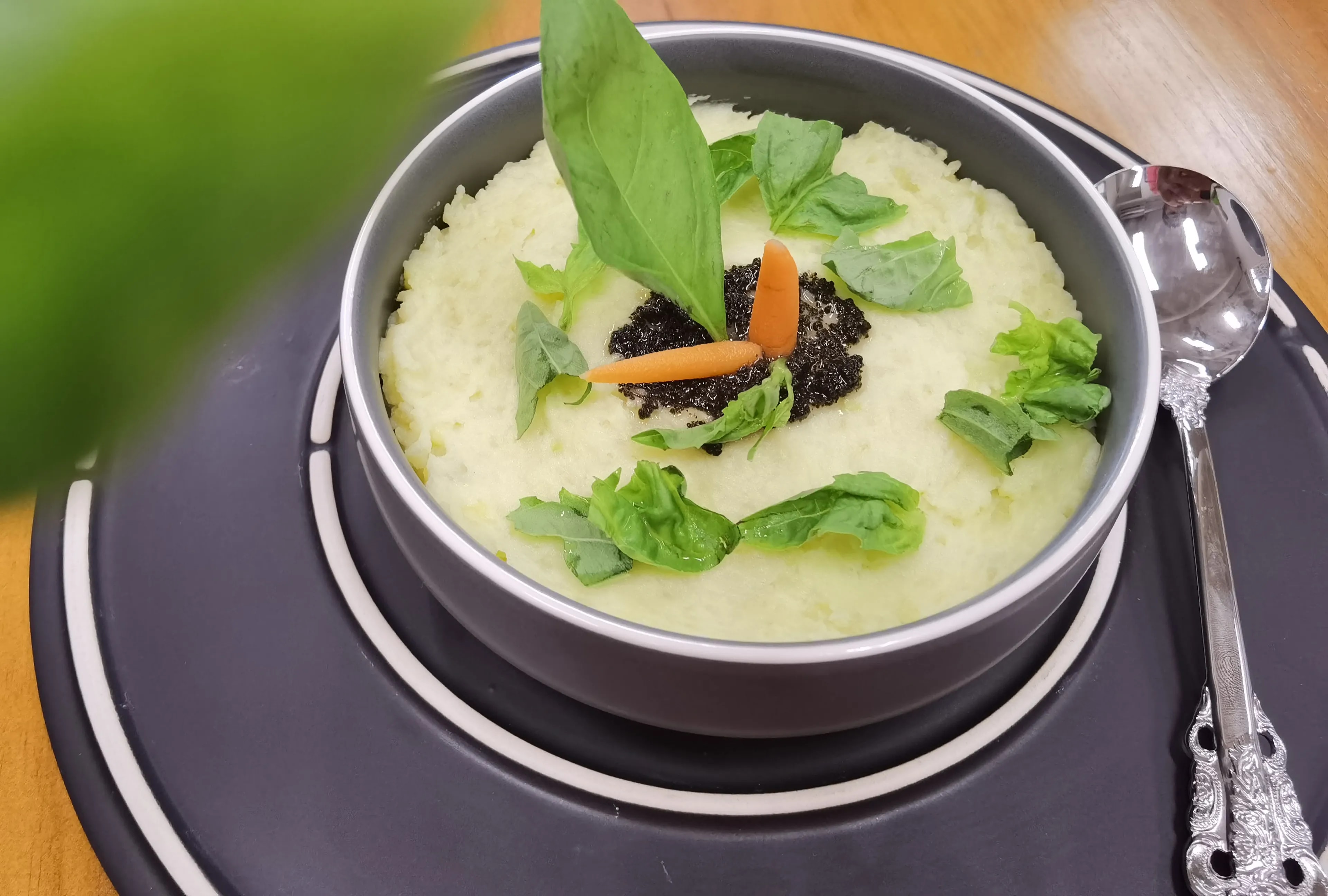 九層塔伴黑松露薯蓉