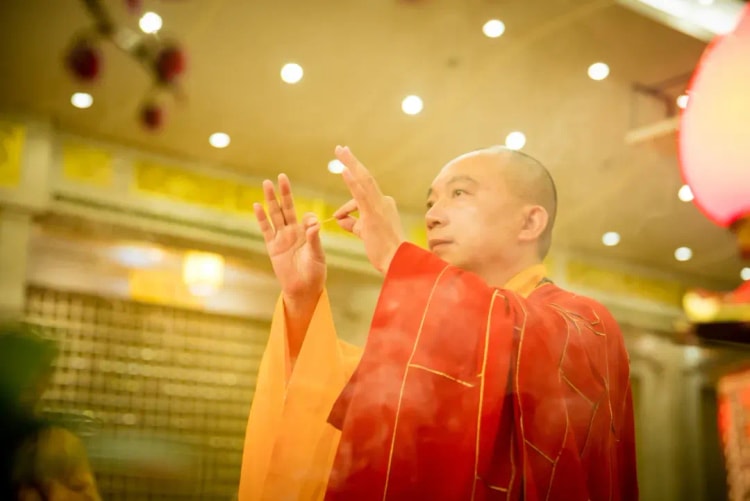 佛前敬香是什么意思？敬香有什么程序？