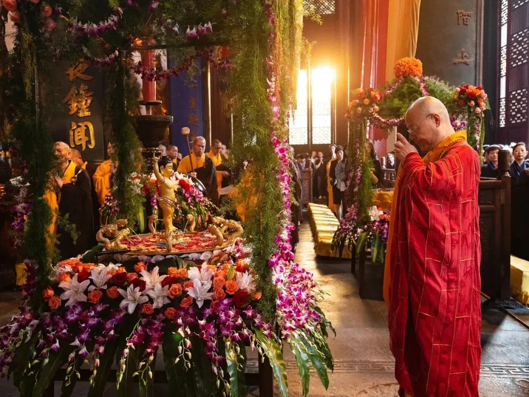 释迦牟尼佛诞日 中国各地有甚么习俗？